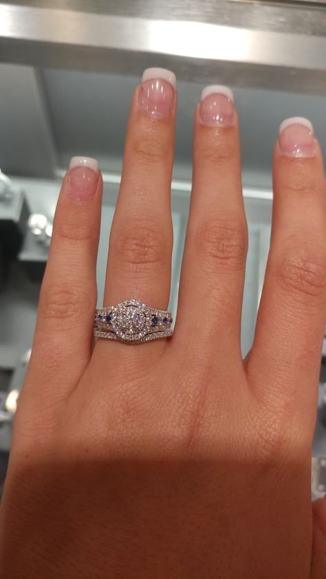 So this is my Vera Wang engagement ring!!! ❤️❤️❤️ Vera Wang Rings Engagement, Small Rings Engagement, Vera Wang Wedding Rings, Vera Wang Ring, Vera Wang Engagement Rings, Big Wedding Rings, Dream Wedding Ring, Cute Engagement Rings, Surprise Proposal