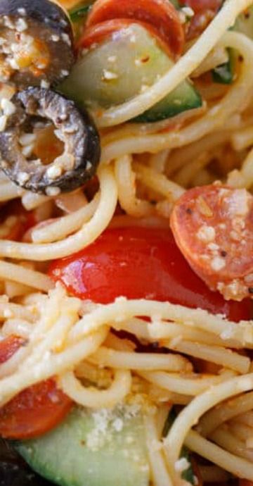 Spagetti Salad Recipes, Spaghetti Pasta Salad, Summer Potluck Recipes, Easy Italian Pasta Salad, Spaghetti Salad, Cold Pasta Salad Recipes, Easy Pasta Salad Recipe, Best Pasta Salad, Fresh Salad Recipes