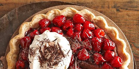 Raspberry Recipes Dessert, Chocolate Desserts Fancy, Rich Chocolate Dessert, Fudgy Cake, Baking Recipes Pie, Cannoli Recipe, Raspberry Desserts, Best Chocolate Desserts, A Box Of Chocolates