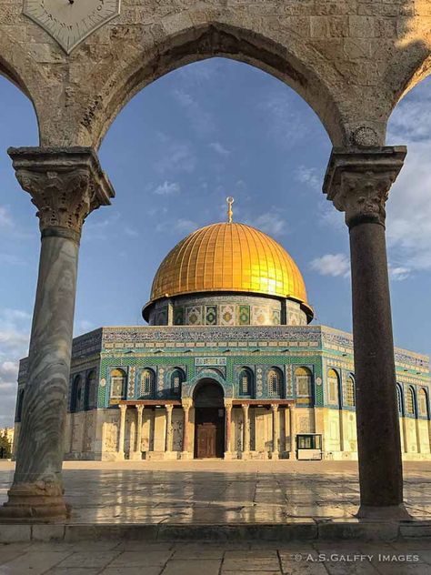 Visiting the Dome of the Rock on Temple Mount The Dome Of The Rock, Al Quds, Temple Mount, Mosque Art, Dome Of The Rock, Mosque Architecture, Mecca Wallpaper, Beautiful Mosques, Pin Image