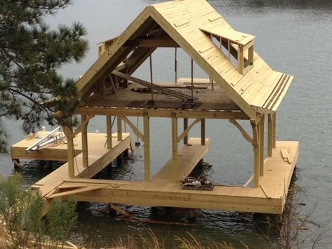 Boathouse Ideas, House Backyard Ideas, Building A Dock, Boathouse Design, Boat Garage, House With Balcony, Lake Dock, House Shed, Diy Boat