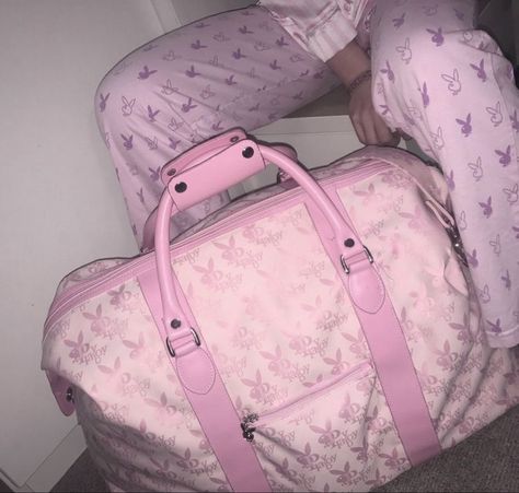 Y2k Duffle Bag, Juicy Couture Suitcase, Y2k Bags, Pink Tumblr Aesthetic, Y2k Accessories, Baby Pink Aesthetic, Hat Storage, Pink Life, Pink Girly Things