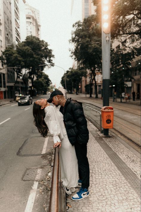 Couples Downtown, Engament Photos, Couples City, Engagement Pictures Poses, Unconventional Wedding, Wedding Photography Styles, Engagement Inspiration, Anniversary Photos, Couple Photography Poses