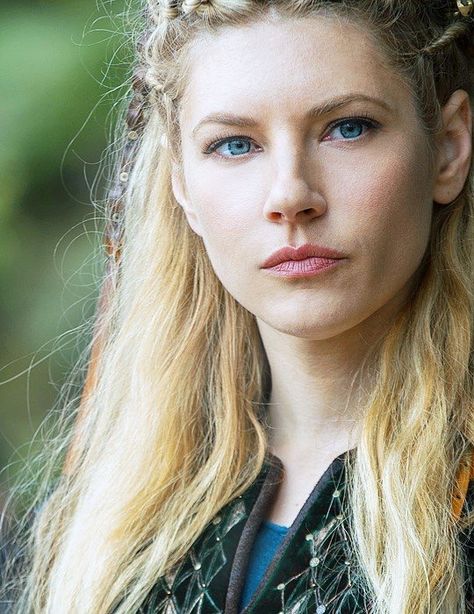 Lagertha Katheryn Winnick Vikings, Lagertha Lothbrok, Lagertha Hair, Vikings Lagertha, Viking Warrior Woman, History Channel Vikings, Viking Aesthetic, Vikings Tv Series, Vikings Tv Show