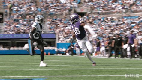 Catch The Football Justin Jefferson GIF - Catch the football Justin jefferson Receiver - Discover & Share GIFs Justin Jefferson, Minnesota Vikings, Football Players, Animated Gif, Cool Gifs, Profile Picture, Gif, Football, Quick Saves