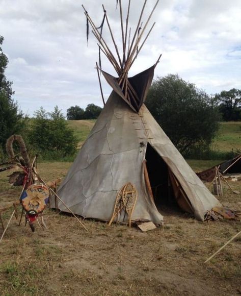 Teepee Designs, Native American Tipi, Native American Houses, Native American Projects, Native American Village, Indian Teepee, Native American Teepee, Woodland Indians, Tenda Camping