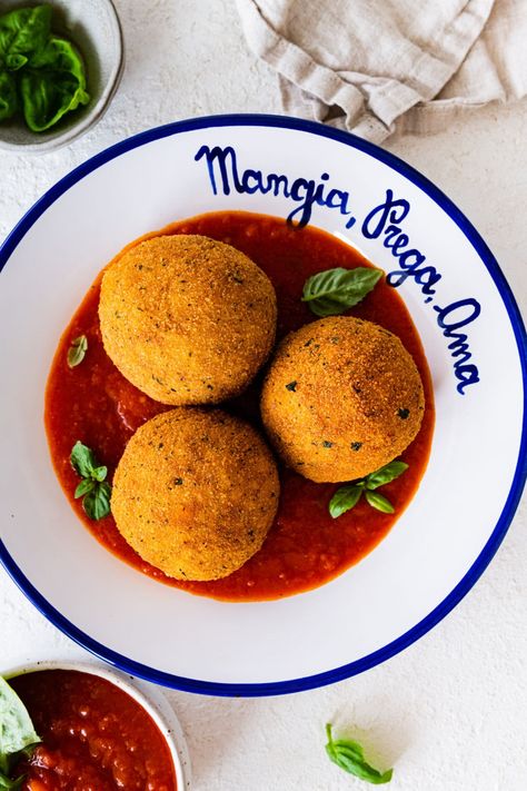 Best Sicilian Arancini Recipe (Italian Rice Balls) - CucinaByElena Arancini Recipe Italian, Italian Rice Balls, Arancini Recipe, Sicilian Food, Entertaining Appetizers, Italian Rice, Italian Gourmet, Pizza Appetizers, Recipe Italian