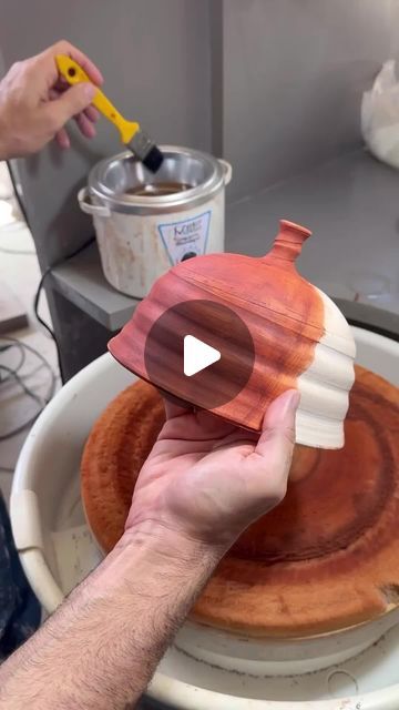 𝙏𝙝𝙚 𝘾𝙚𝙧𝙖𝙢𝙞𝙘 𝙎𝙘𝙝𝙤𝙤𝙡 on Instagram: "How to use iron oxide, a wax and glaze ❤️  •••  Follow @leobaruk_ceramica for more!" Copper Oxide Ceramics, Pottery Oxides, Iron Oxide Wash Pottery, Oxides On Ceramics, Oxide Wash Pottery, Iron Oxide Ceramics, Ceramic Oxides, Pottery Tips, Ceramic Glazing