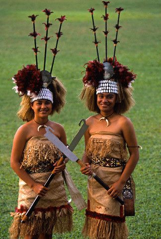 Traditional Samoan Taupou Dress Maori Women, Samoan Clothing, Samoan Women, Samoan Designs, Costumes Around The World, American Samoa, Polynesian Culture, We Are The World, Ladies Clothing