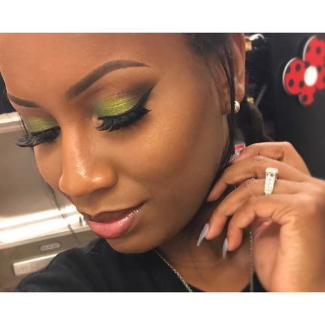 @kelseydbrown Eye Shadow Dark Skin, Princess Tiana Wedding, Highlight Eyebrows, Green Dress Makeup, Green Eyeshadow Look, Colour Eyeshadow, Tips For Black Women, Gold Makeup Looks, Trendy Eyeshadow