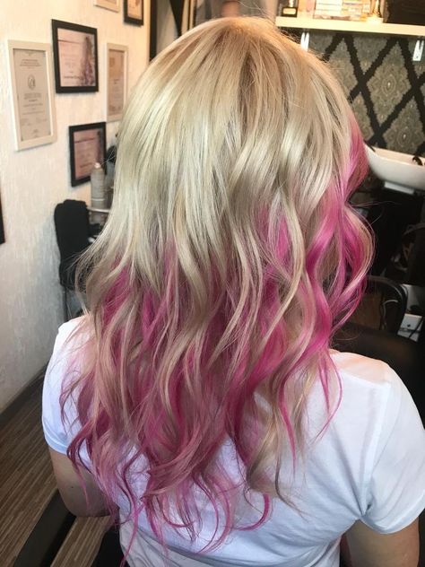 🎀 Pink Highlights Short Hair, Blonde Highlights On Dark Hair Short, Hair Pink Highlights, Pink And Blonde Hair, Hair Dye Videos, Blonde Hair With Pink Highlights, Space Hair, Pink Blonde, Red Ombre Hair