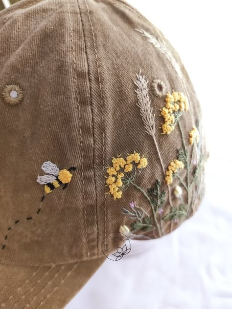 Hand Embroidery Wild Flower and Bee Baseball Cap Khaki Color - Etsy Vietnam Hat Flower Embroidery, How To Embroider Hats Baseball Caps, Floral Hat Embroidery, Embroider Hat Diy, Hat Hand Embroidery, Hand Embroidery Cap, Embroidery On Baseball Caps, Machine Embroidery On Clothes, Ball Cap Embroidery Ideas