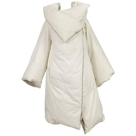 Maison Martin Margiela Artisanal White Duvet Coat 1999 (€9.330) ❤ liked on Polyvore featuring outerwear, coats, maison margiela coat, down filled coat, white coat and maison margiela Martin Margiela 90s, Margiela 90s, Duvet Coat, Sleeping Bag Coat, Ruffle Jacket, White Duvet, White Tulle, Martin Margiela, Vintage Coat