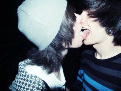 Amor Emo, Emo Scene Boys, Cute Emo Couples, Cute Emo Guys, Emo Couples, Emo People, People Kissing, V Chibi, Emo Love