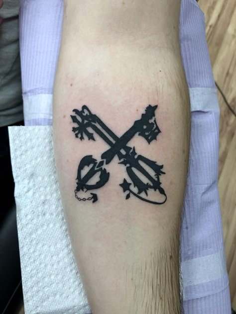 Keyblade Tattoo, Hearts Tattoos, Bioshock Tattoo, Xbox Design, Kingdom Hearts Tattoo, Nintendo Tattoo, Game Tattoo, Silver Tattoo, Hearts Tattoo