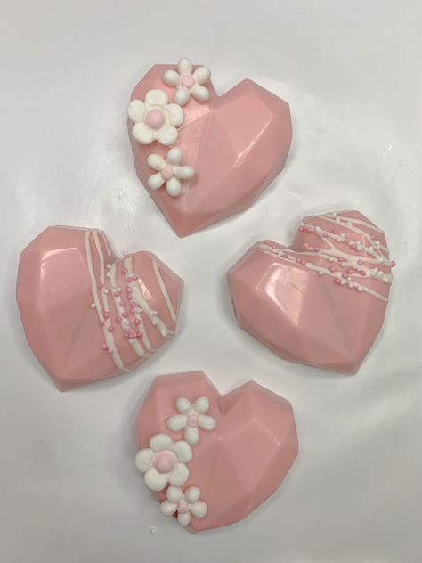 Geometry Project, Geometry Projects, Pink Cake Toppers, Heart Chocolate, Mom Party, Heart Shaped Cakes, Heart Food, Pink Chocolate, Geometric Heart