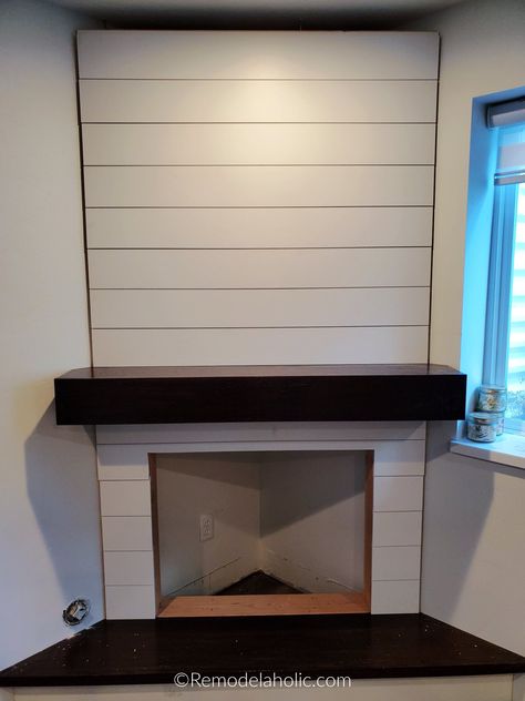 This corner fireplace is a great build to add style and extra warmth to any corner of the house. The electric fireplace insert makes the install so easy and is much less expensive than adding a gas fireplace, and the shiplap fireplace surround and hidden storage mantel hide all the cords for the TV above the fireplace. Get the full woodworking plans and tutorial at Remodelaholic.com Glam Fireplace, Corner Fireplace Makeover, Floating Mantle, Corner Electric Fireplace, Ideas For Flowers, Fireplace Frame, Rustic Office, Shiplap Fireplace, Rustic Desk