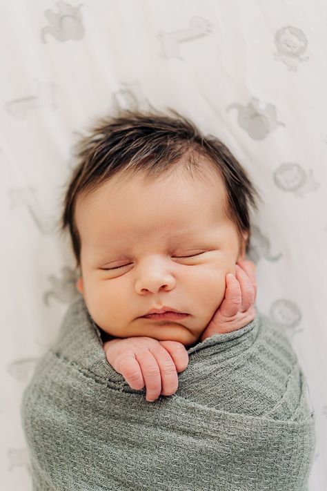 Newborn Photoshoot Swaddle, Newborn Pics Diy, Little Boy Newborn Pictures, Basic Newborn Photography, Swaddle Pictures Newborn Poses, Newborn Photos Swaddle, Cute Newborn Photos, New Born Pictures Baby Boy, Casual At Home Newborn Photos