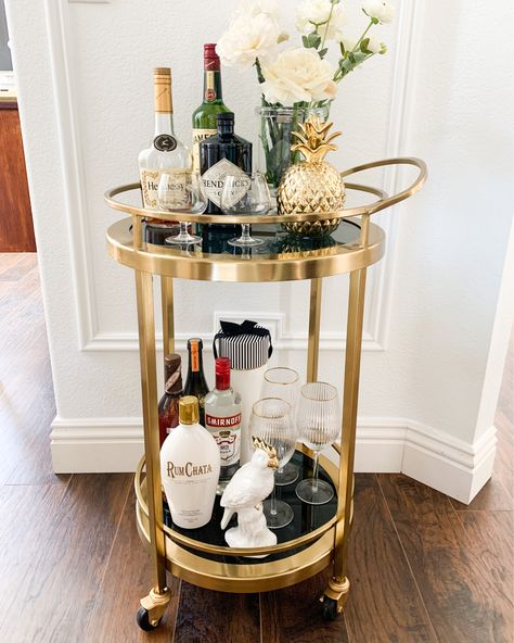 Bar Cart Styling Round, Bar Cart Circle, Small Round Bar Cart, Circle Bar Cart Styling, Alcohol Trolley Bar Ideas, Circular Bar Cart, Round Bar Cart Styling Ideas, Round Bar Cart Styling, Cocktail Tray Display