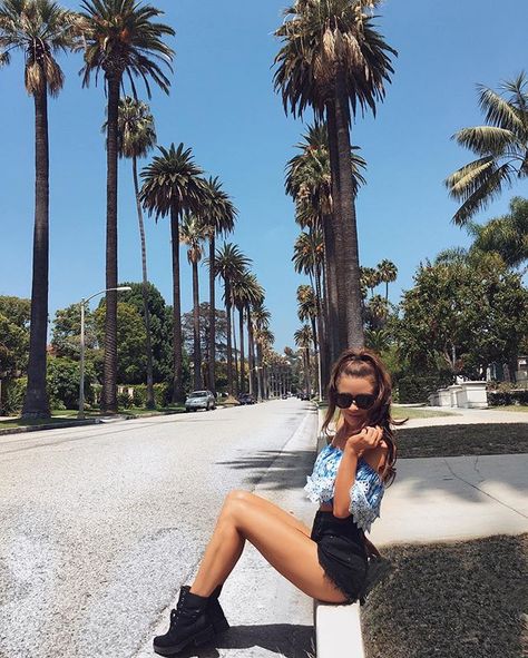 #hairinspo 🌴🌴🌴 California Pictures, Los Angeles Travel, Photo Recreation, Photography Posing Guide, Los Angeles Usa, Pic Pose, Los Angeles Style, Womens Fashion Inspiration, Vacation Pictures