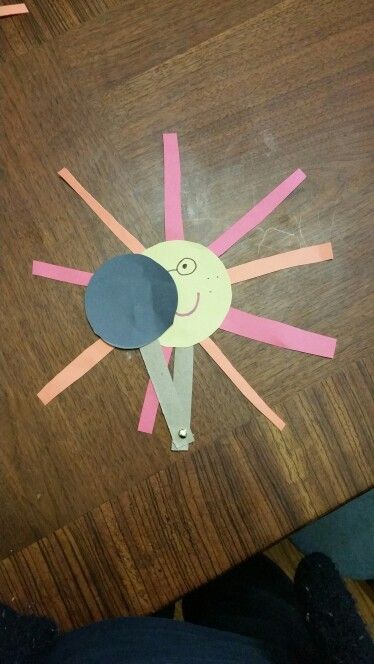 Solar eclipse activity. If you really want to get into it you can have the kids glue a picture of their face on the sun. Total Eclipse Crafts For Kids, Solar Eclipse Crafts, Solar Eclipse Craft, Solar Eclipse Crafts For Kids, Eclipse Activities For Kids, Eclipse Crafts, Eclipse Craft, Solar Eclipse Party, Eclipse Activities