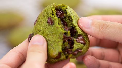 Herbs For Colds, Matcha Chocolate Chip Cookies, Mochi Chocolate, Soft Chocolate Chip Cookie, Matcha Collagen, Matcha Mochi, Butter Mochi, Zinc Rich Foods, Mochi Recipe