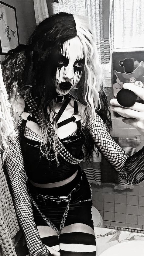 Metal Head Makeup, Metal Head Aesthetic, Corpse Makeup, Goth Girlfriend, Dark Gothic Fashion, Types Of Goth, Corpse Paint, Goth Club, Gothic Ideas