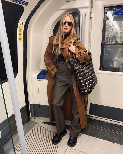 Pernille Teisbaek on Instagram: “Annonce @Bottegaveneta Headed to the hotel before a fun night with Bottega Veneta” Vestidos Sport, Pernille Teisbaek, Seoul Fashion Week, Stil Inspiration, Influencers Fashion, Winter Fashion Outfits, Who What Wear, Her Style, Bottega Veneta