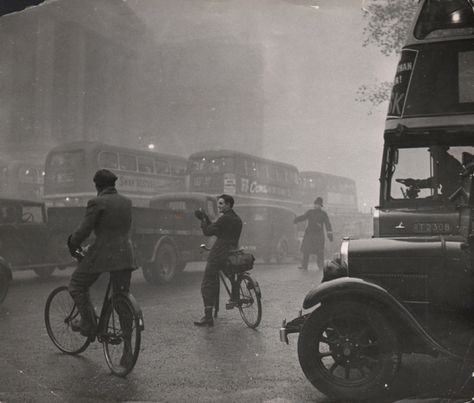 Old Street Photography, 1940s Aesthetic, Alice By Heart, Artist Exhibition, Woolworth Building, Unseen Images, London History, British Weather, English History