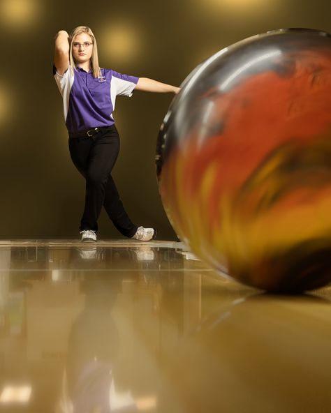 Bowling Senior Pictures Guys, Bowling Poses Picture Ideas, Bowling Poses, Bowling Senior Pictures, Bowling Photoshoot, Bowling Photos, Guy Senior Poses, Bowling Pictures, Senior Photos Boys