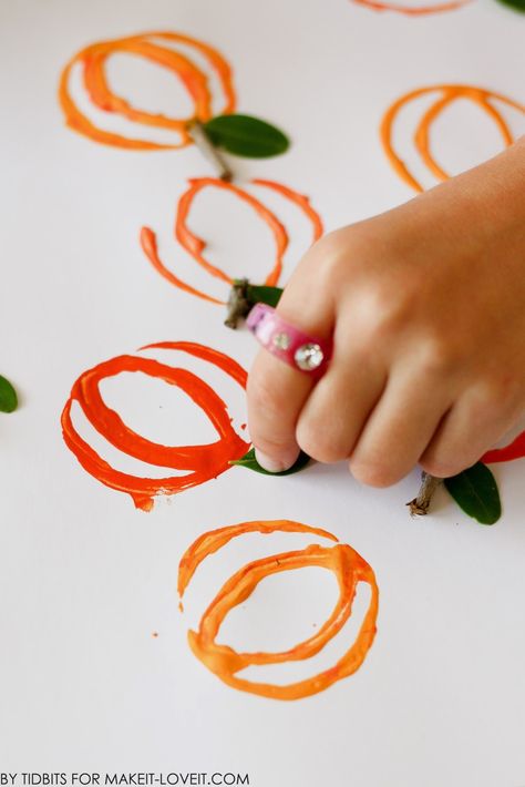 Pumpkin Stamp Art...from a toillet paper roll!! | Make It & Love It Toddler Journal, Preschool Journals, Homemade Stamps, Halloween Lesson, Recycled Crafts Kids, Pumpkin Activities, Toilet Paper Rolls, Toddler Fall, Fall Crafts For Kids