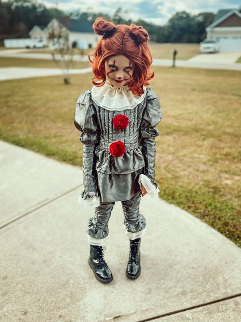 Penny Wise Girl Costume, Girls Pennywise Costume, Pennywise Girl Costume, Pennywise Costume For Kids, Pennywise Costume, Pennywise Halloween, Halloween Food Appetizers, Halloween 23, Halloween Clown