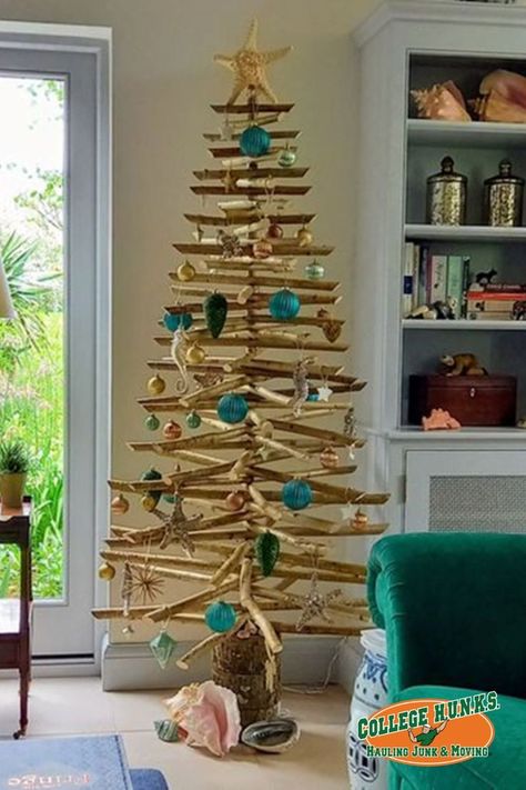 The holiday season is upon us, and nothing fills a home with festive spirit like a beautifully decorated Christmas tree. We’ve compiled a list of trees that are sure to make your holiday stress-free, whether you’re decorating a real or an artificial tree. Check out these six Christmas tree ideas that are sure to bring a smile to everyone’s face. Eco Christmas Tree, Wooden Xmas Trees, Wood Lights, 6ft Christmas Tree, Driftwood Christmas Tree, Eco Christmas, Driftwood Table, Bracelet Organizer, Sustainable Christmas