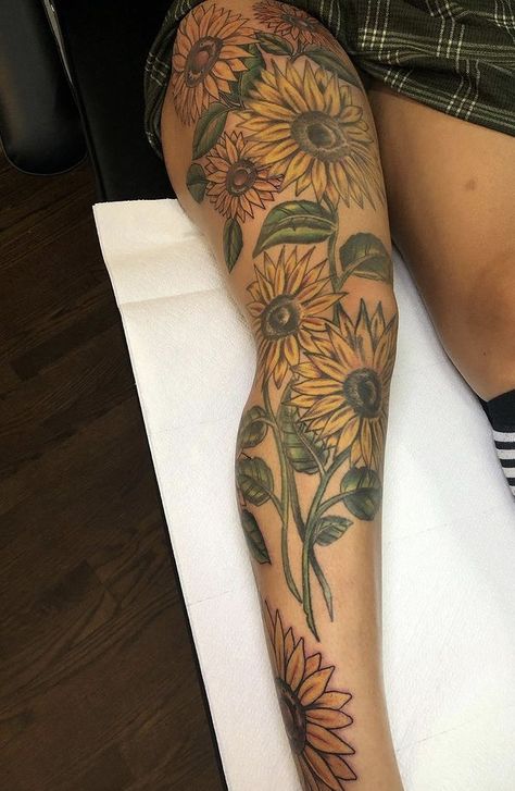 Tattoo Perna, Nice Tattoos, Bright Tattoos, Full Leg Tattoos, Hip Thigh Tattoos, Girl Back Tattoos, Cute Hand Tattoos, Hip Tattoos Women, Tattooed Women