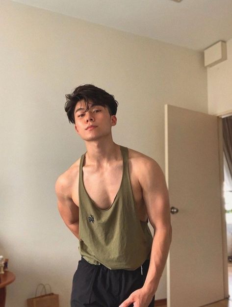 Asian boy Brandon Chai, Mens Haircuts Thick Hair, Asian Boy, Men Haircut Styles, Handsome Asian Men, Hot Asian Men, Boy Images, Mens Hair, Mens Fashion Casual Outfits