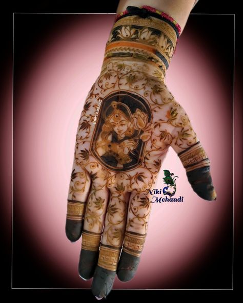 Krishna Mehndi, Baby Mehndi, Baby Mehndi Design, Circle Mehndi, Latest Henna Designs, Gay Outfit, Mehndi Images, Bridal Mehendi, Mehndi Patterns