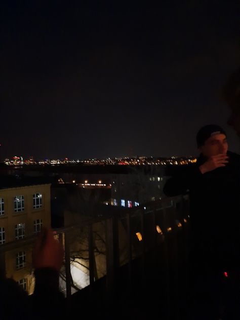 Roof Top View City Night, Roof Top Aesthetic, Comic Making, Manifesting Life, View Aesthetic, Rooftop Party, Tøp Aesthetic, New York Night, Night Friends