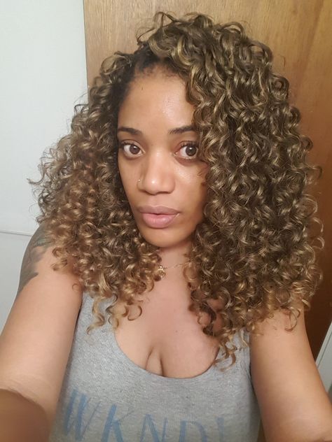 Freetress Presto Curl crochet braid! In Love with this hair! Presto Curl Crochet Braids, Crochet Hairstyles Curly, Short Crochet Hairstyles, Crochet Braids Hairstyles Curls, Crochet Pictures, Crochet Hair Styles Freetress, Crochet Braids Freetress, Twist Cornrows, Crochet Hairstyles