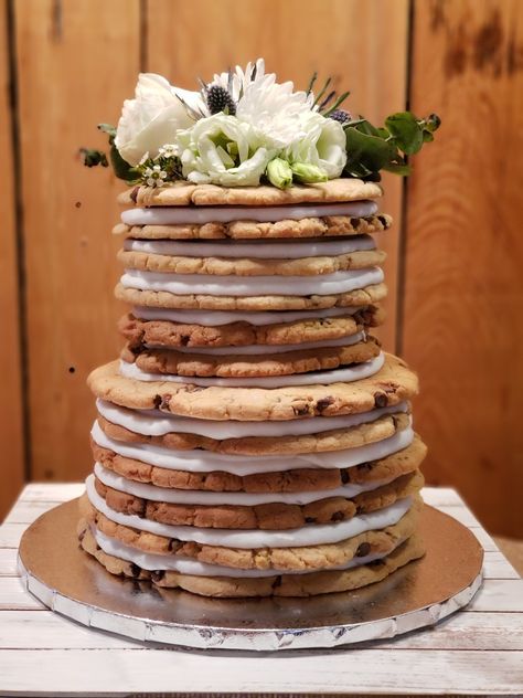 Cookie Cake Wedding, Wedding Cake Cookies, Chocolate Chip Cookie Cake, Wedding Sweets, Cake Wedding, Wedding Cookies, Grooms Cake, Wedding Desserts, Cookie Cake