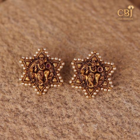 Antique Gold Stud Earrings, Cbj Gold Jewellery, Gold Studs Earrings Indian Antiques, Nakshi Studs, Ear Studs Indian Gold, Gold Studs Earrings Indian, Antique Earrings Studs, Gold Antique Earrings, Fashion Jewelry Necklaces Gold