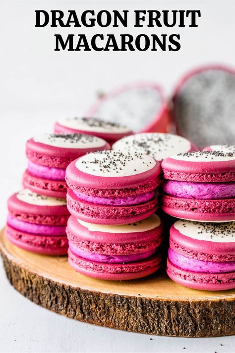 Dragon Fruit Macarons filled with dragon fruit buttercream #dragonfruit #pitaya #macarons #frenchmacarons #cookies #pink Dragon Fruit Dessert, Fruit Macarons, Dragon Fruit Powder, Dragonfruit Recipes, Resep Vegan, Buttercream Cookies, Meringue Cookie, Fruit Cheesecake, Fruit Cupcakes