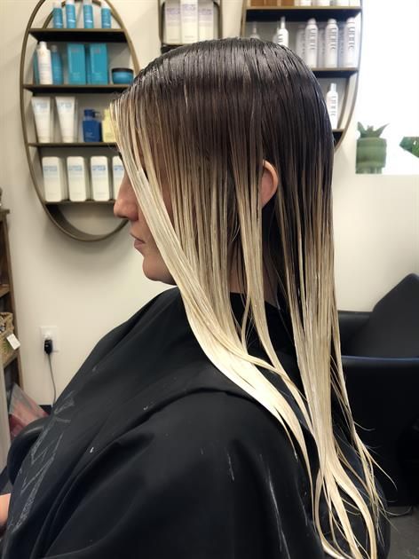 How to Use the Wet Balayage Technique to Boost and Brighten Dull Ends - Hair Color - Modern Salon Partial Blonding, Wet Balayage, Balayage Hair Blonde Short, Balayage Hair Tutorial, Balayage Hair Caramel, Ombre Blond, Balayage Technique, Balayage Ombré, Balayage Hair Dark