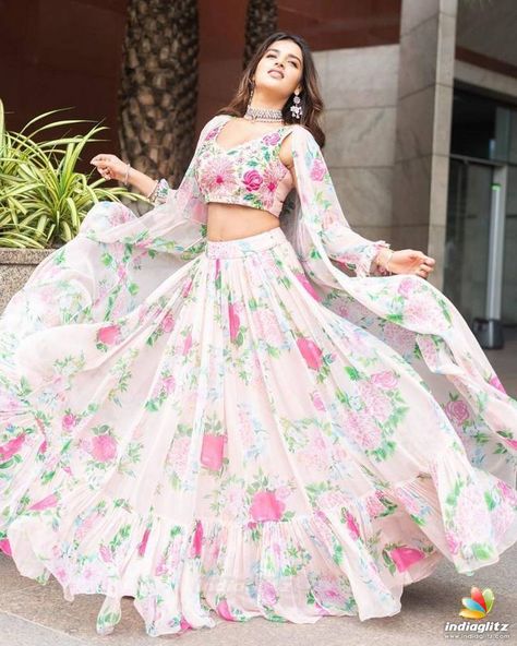 Nidhhi Agerwal, Chandni Chowk, Indian Outfits Lehenga, Wedding Lehenga Designs, Lehnga Dress, Salwar Kamiz, Indian Dresses Traditional, Traditional Indian Outfits, Indian Gowns Dresses