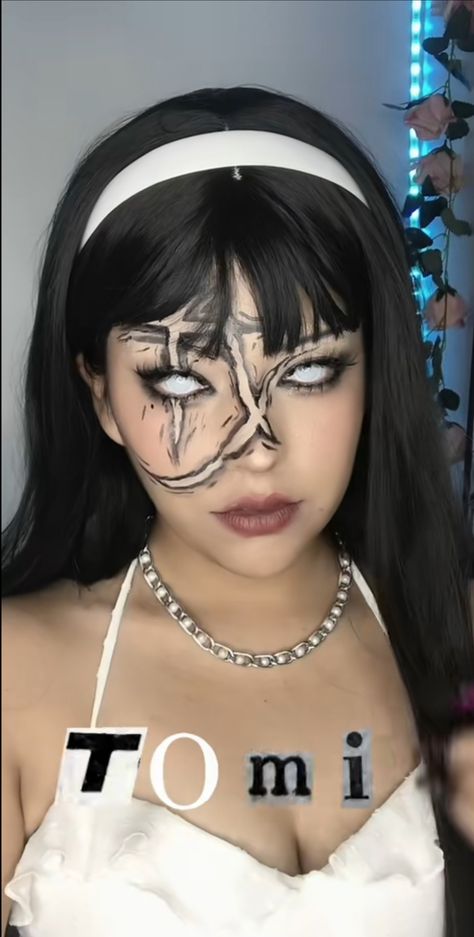 Tomie Junji Ito Two Face, Xiaohongshu Halloween Costume, Tomie Cosplay Makeup, Tomie Junji Ito Halloween Costume, Tomie Junji Ito Costume, Scary Baddie Halloween Costumes, Long Black Hair Halloween Costume, Asian Halloween Characters, Tomie Junji Ito Cosplay Outfit