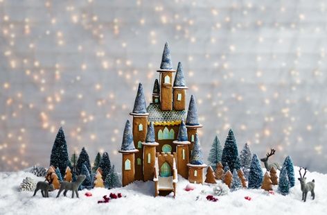 Make your Christmas extra special with this magical gingerbread fairytale castle! Find this creative Christmas recipe, & many more, at Tesco Real Food. _ Actual directions here. Gingerbread Castle, Gingerbread House Designs, Gingerbread House Kits, Christmas Gingerbread House, Fairytale Castle, Gingerbread Houses, Kwanzaa, A Castle, Noel Christmas