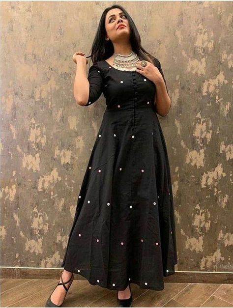 Silk Kurti Designs, Mumbai Fashion, Stylish Kurtis Design, Beautiful Black Dresses, Frock Patterns, Kurti Embroidery Design, Long Kurti Designs, Long Dress Design, Anarkali Dress