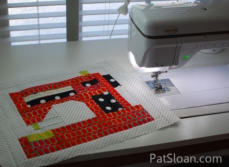 Sewing Machine Quilt Block, Sewing Machine Quilt, Fun Quilt, Sewing Machine Quilting, Pillow Projects, Block Quilt, Sewing Machine Cover, Paper Pieced Quilt, Machine Pattern