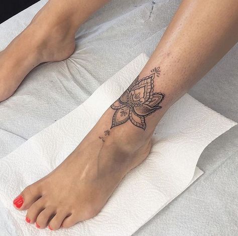 Ankle Tattoo Mandala, Mandala Ankle Tattoo, Ankle Tattoos For Women Mandala, Mandala Foot Tattoo, Back Of Ankle Tattoo, Mandala Tattoos For Women, Small Mandala Tattoo, Cute Foot Tattoos, Ankle Tattoo Designs