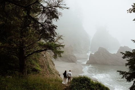 Intimate, Foggy & Moody Samuel H. Boardman Oregon Coast Elopement Samuel H Boardman Elopement, Harry Potter Herbology, Oregon Coast Elopement, Pnw Elopement, Harry Potter Wedding Theme, Coast Elopement, Cute Engagement Photos, Monster Book Of Monsters, San Diego Living