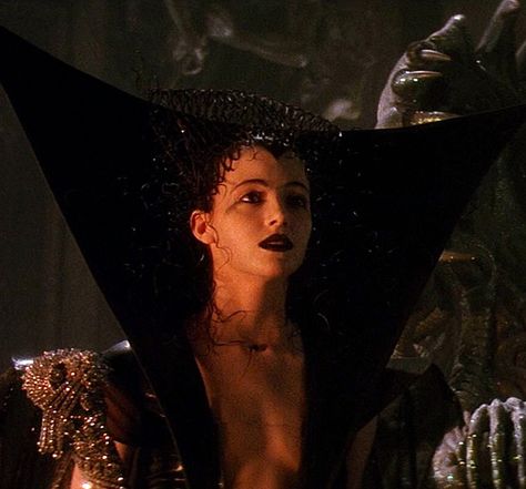 Princess Lili of Legend (Actress: Mia Sara) Princess Lili Legend, Legend Ridley Scott, Legend Mia Sara, Legend 1985 Aesthetic, Legend 1985, Woodland Goth, Mia Sara, Masquerade Outfit, Tim Curry